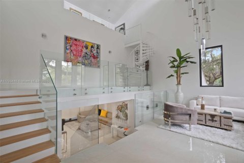 House in Coral Gables, Florida 4 bedrooms, 373 sq.m. № 1726382 - photo 10