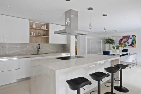 House in Coral Gables, Florida 4 bedrooms, 373 sq.m. № 1726382 - photo 20