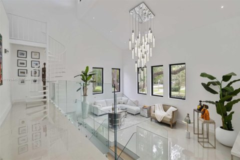 House in Coral Gables, Florida 4 bedrooms, 373 sq.m. № 1726382 - photo 17