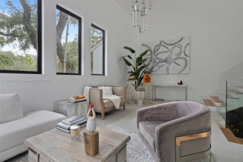 House in Coral Gables, Florida 4 bedrooms, 373 sq.m. № 1726382 - photo 12