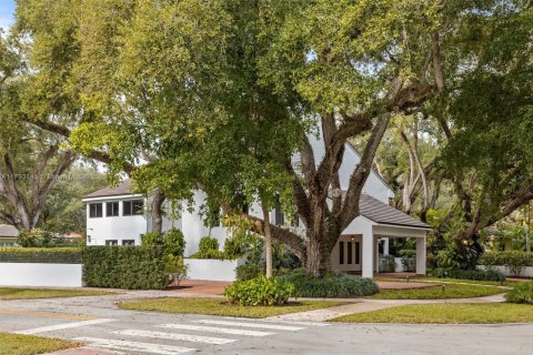 House in Coral Gables, Florida 4 bedrooms, 373 sq.m. № 1726382 - photo 3