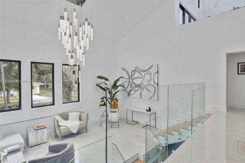 House in Coral Gables, Florida 4 bedrooms, 373 sq.m. № 1726382 - photo 14