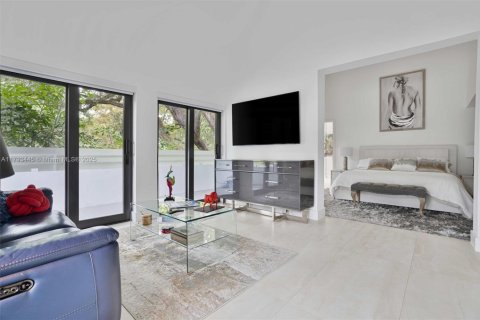 House in Coral Gables, Florida 4 bedrooms, 373 sq.m. № 1726382 - photo 29