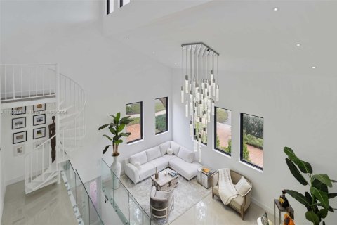 House in Coral Gables, Florida 4 bedrooms, 373 sq.m. № 1726382 - photo 16