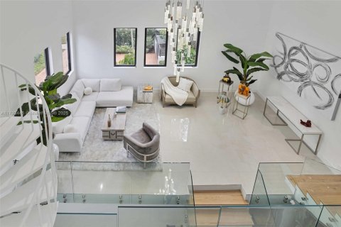 House in Coral Gables, Florida 4 bedrooms, 373 sq.m. № 1726382 - photo 15