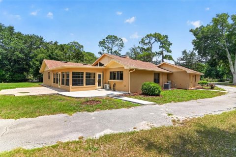 House in Winter Haven, Florida 4 bedrooms, 293.11 sq.m. № 2211195 - photo 29