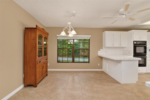 House in Winter Haven, Florida 4 bedrooms, 293.11 sq.m. № 2211195 - photo 13