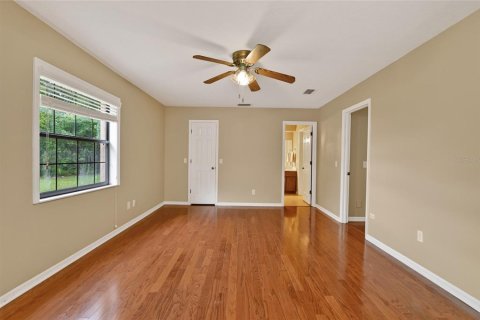 House in Winter Haven, Florida 4 bedrooms, 293.11 sq.m. № 2211195 - photo 18