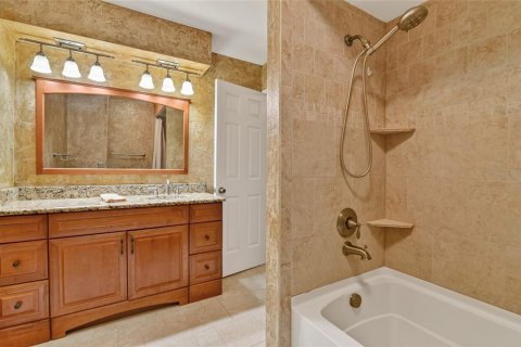 House in Winter Haven, Florida 4 bedrooms, 293.11 sq.m. № 2211195 - photo 26