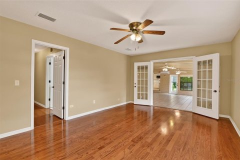 House in Winter Haven, Florida 4 bedrooms, 293.11 sq.m. № 2211195 - photo 20