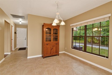 House in Winter Haven, Florida 4 bedrooms, 293.11 sq.m. № 2211195 - photo 14