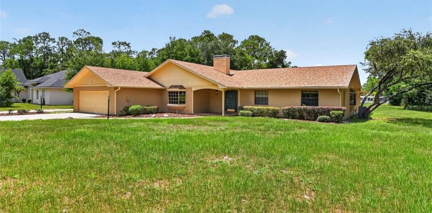 House in Winter Haven, Florida 4 bedrooms, 293.11 sq.m. № 2211195