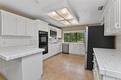 House in Winter Haven, Florida 4 bedrooms, 293.11 sq.m. № 2211195 - photo 10