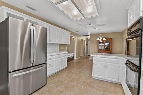 House in Winter Haven, Florida 4 bedrooms, 293.11 sq.m. № 2211195 - photo 12