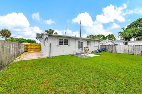 House in Hallandale Beach, Florida 2 bedrooms, 78.04 sq.m. № 1864926 - photo 23