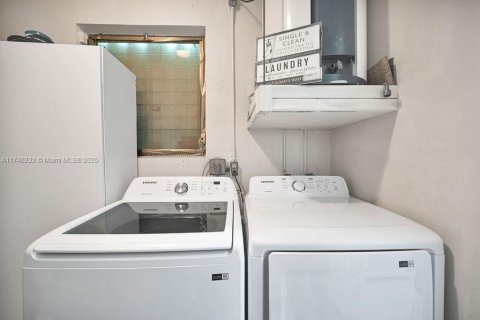 House in Hallandale Beach, Florida 2 bedrooms, 78.04 sq.m. № 1864926 - photo 11