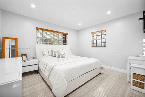 House in Hallandale Beach, Florida 2 bedrooms, 78.04 sq.m. № 1864926 - photo 14