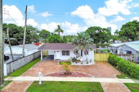 House in Hallandale Beach, Florida 2 bedrooms, 78.04 sq.m. № 1864926 - photo 1
