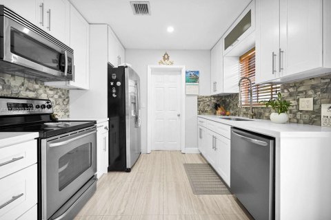 House in Hallandale Beach, Florida 2 bedrooms, 78.04 sq.m. № 1864926 - photo 7