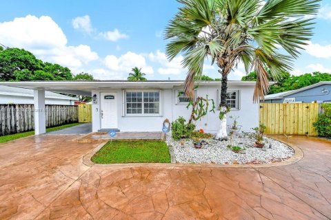 House in Hallandale Beach, Florida 2 bedrooms, 78.04 sq.m. № 1864926 - photo 2