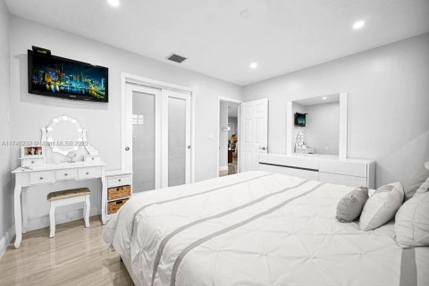 House in Hallandale Beach, Florida 2 bedrooms, 78.04 sq.m. № 1864926 - photo 15