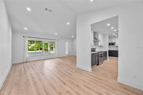 Casa en venta en Orlando, Florida, 3 dormitorios, 182.83 m2 № 1886796 - foto 4