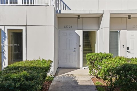 Townhouse in Homestead, Florida 4 bedrooms, 142.6 sq.m. № 1994086 - photo 1