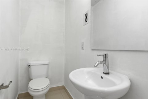 Townhouse in Homestead, Florida 4 bedrooms, 142.6 sq.m. № 1994086 - photo 6