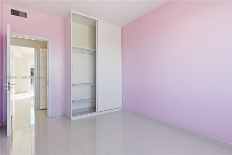 Townhouse in Homestead, Florida 4 bedrooms, 142.6 sq.m. № 1994086 - photo 10