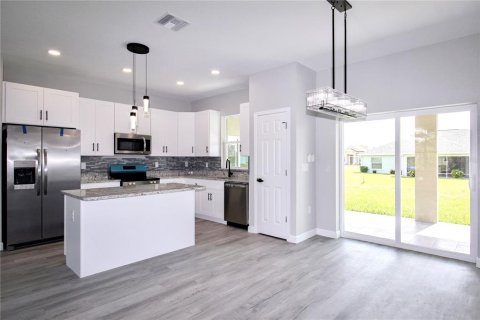 House in Sebring, Florida 3 bedrooms, 160.07 sq.m. № 2220968 - photo 2