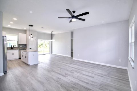 House in Sebring, Florida 3 bedrooms, 160.07 sq.m. № 2220968 - photo 8