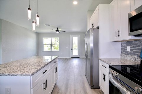 House in Sebring, Florida 3 bedrooms, 160.07 sq.m. № 2220968 - photo 13