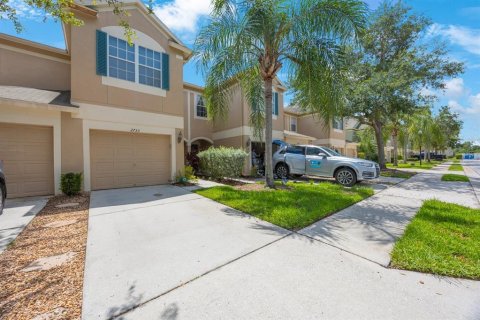 Adosado en venta en Brandon, Florida, 3 dormitorios, 159.61 m2 № 1822562 - foto 1