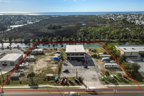 Commercial property in Hernando Beach, Florida № 2205019 - photo 3