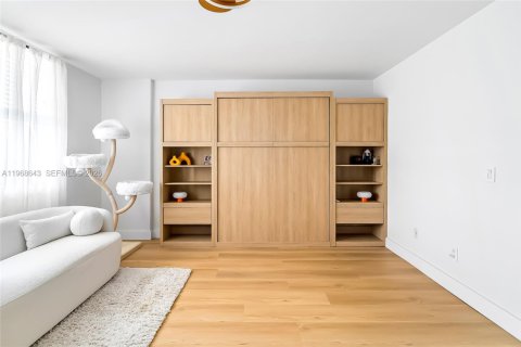 Condo in North Miami Beach, Florida, 2 bedrooms  № 2031793 - photo 25