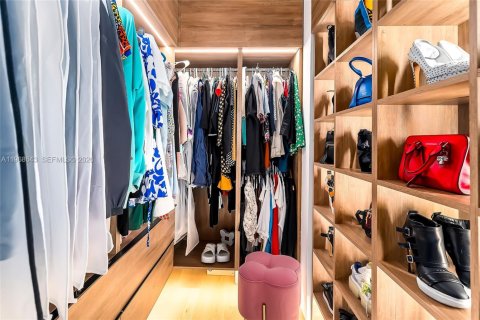 Condo in North Miami Beach, Florida, 2 bedrooms  № 2031793 - photo 22