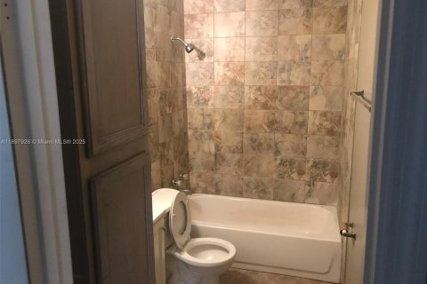 House in Jacksonville, Florida 5 bedrooms № 2014568 - photo 9