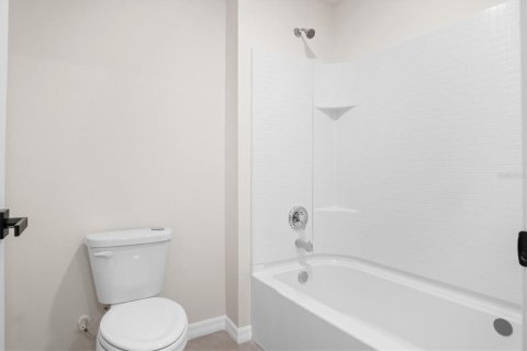 House in Wildwood, Florida 5 bedrooms, 241.92 sq.m. № 1915880 - photo 16