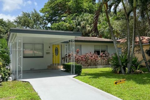 House in El Portal, Florida 3 bedrooms, 143.44 sq.m. № 1931479 - photo 1