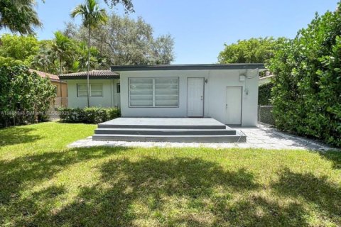 House in El Portal, Florida 3 bedrooms, 143.44 sq.m. № 1931479 - photo 5