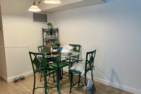 Condo in Deerfield Beach, Florida, 1 bedroom  № 1970338 - photo 8