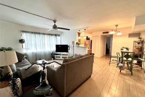 Condo in Deerfield Beach, Florida, 1 bedroom  № 1970338 - photo 5