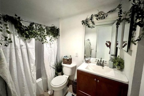 Condo in Deerfield Beach, Florida, 1 bedroom  № 1970338 - photo 11