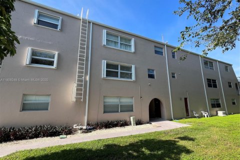 Condo in Deerfield Beach, Florida, 1 bedroom  № 1970338 - photo 20