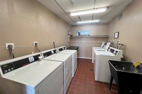 Condo in Deerfield Beach, Florida, 1 bedroom  № 1970338 - photo 12