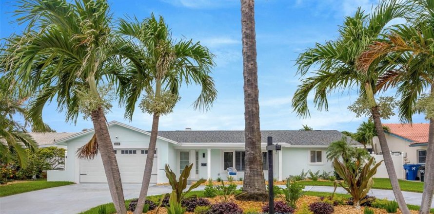 Casa en Saint Pete Beach, Florida 3 dormitorios, 215.35 m2 № 1816247