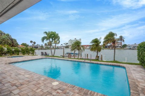 Casa en venta en Saint Pete Beach, Florida, 3 dormitorios, 215.35 m2 № 1816247 - foto 5