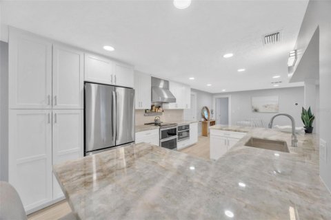 Casa en venta en Saint Pete Beach, Florida, 3 dormitorios, 215.35 m2 № 1816247 - foto 17