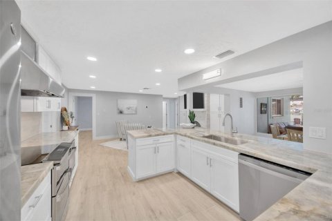 Casa en venta en Saint Pete Beach, Florida, 3 dormitorios, 215.35 m2 № 1816247 - foto 18