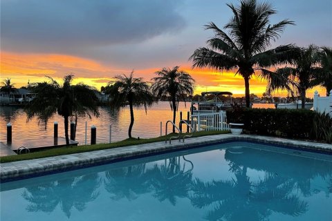 Casa en venta en Saint Pete Beach, Florida, 3 dormitorios, 215.35 m2 № 1816247 - foto 4